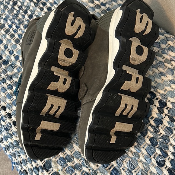 Sorel sneaker boots 7.5 - Picture 2 of 3